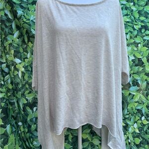 Pixi + Ivy Boutique Asymmetrical Tee M/L